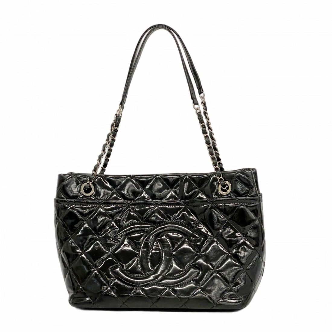 CHANEL CHAIN TOTE MATELASSE PATENT: Chanel Chain Tote Matelasse Patent Brand: Chanel Type/Style: Tote bag Material: Patent leather Color: Black Size: Size (HxWxD) 25cm x 32.5cm x 17cm / 9.84'' x 12.79'' x 6.69'' Accessories: