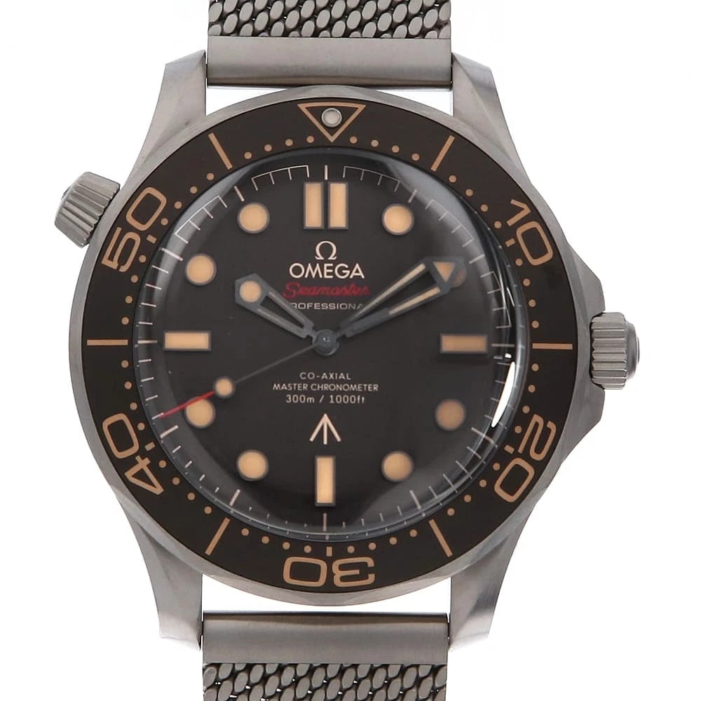 OMEGA SEAMASTER DIVER CO-AXIAL MASTER CHRONOMETER WRIST WATCH: OMEGA Seamaster Diver Co-Axial Master Chronometer Wrist Watch Brand: OMEGA Type: Wrist watch Material: Band Material Titanium, Case Material Titanium Color: Brown Size: Case:W42mm Circumference of