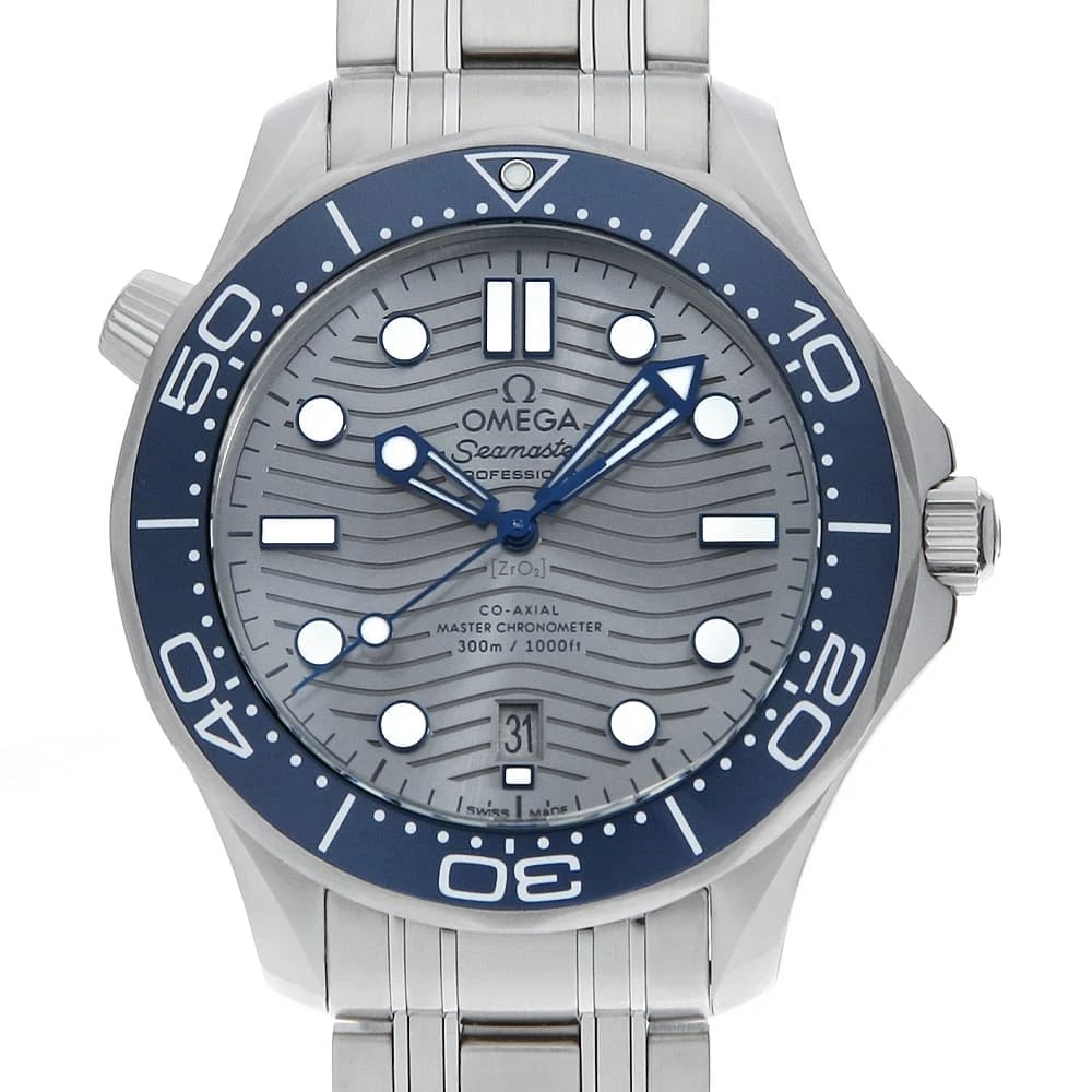 OMEGA SEAMASTER DIVER CO-AXIAL MASTER CHRONOMETER WRIST WATCH: OMEGA Seamaster Diver Co-Axial Master Chronometer Wrist Watch Brand: OMEGA Type: Wrist watch Material: Band Material Stainless Steel, Case Material Stainless Steel Color: Gray Size: Case:W42mm Cir
