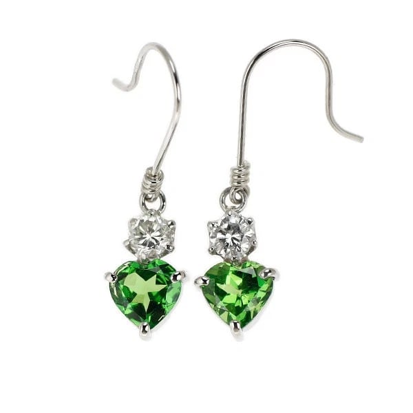 PT900 HEART SHAPE GREEN GARNET DIAMOND EARRINGS: Pt900 Heart Shape Green Garnet Diamond Earrings Brand: None Type/Style: piercing Material: Metal Purity 900, Metal Platinum, Main Stone/Creation garnet Color: None Size: