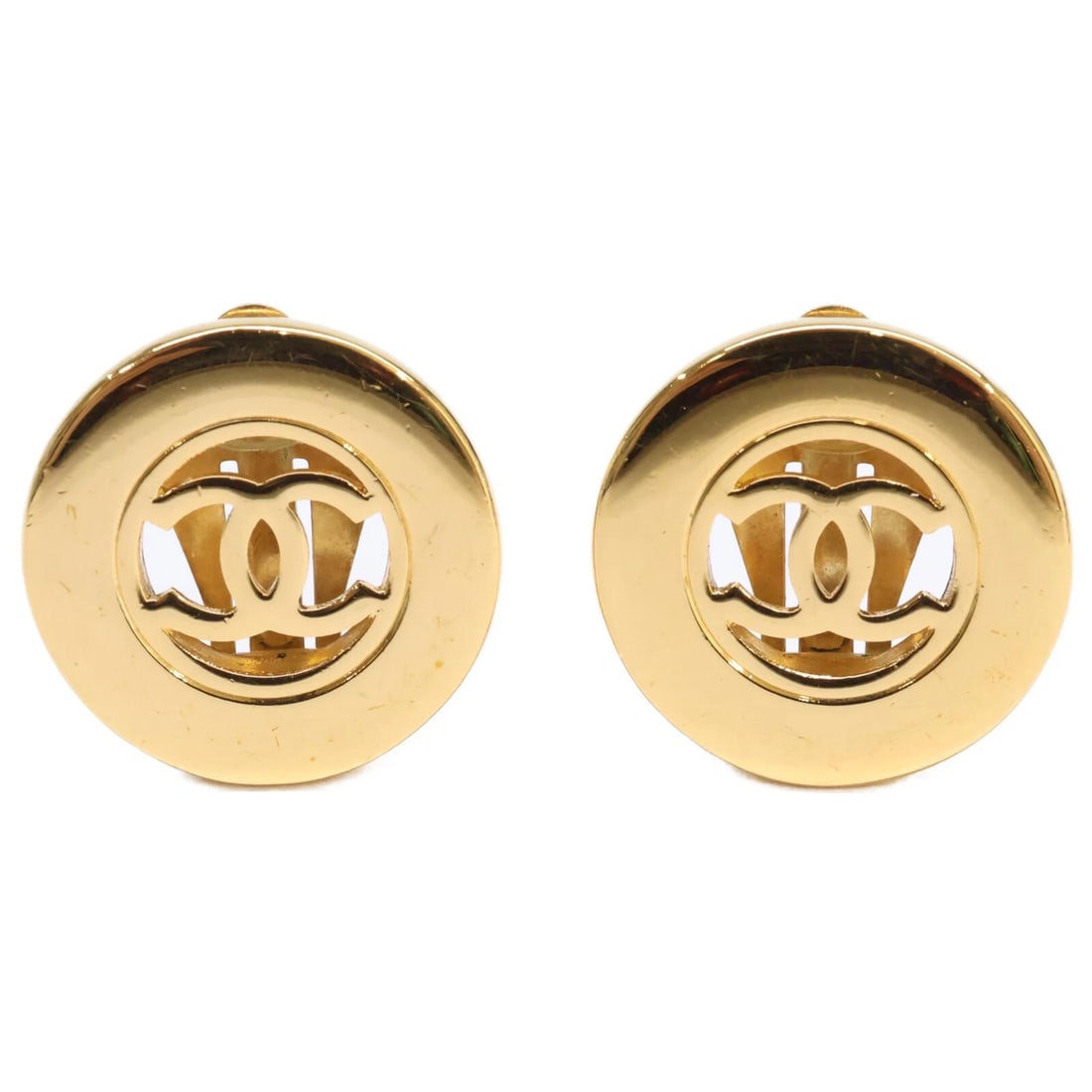 CHANEL 97A CIRCLE COCO GOLD PLATED EARRINGS: CHANEL 97A Circle Coco Gold Plated Earrings Brand: Chanel Type/Style: Earrings Material: Metal Purity , Metal Gold Plated, Color: gold Size: W0.8cm22mm x 22mm Accessories: None Accessories