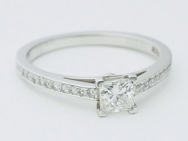 TIFFANY & CO. DIAMOND PT950 RING: Tiffany & Co. Diamond Pt950 Ring Brand: Tiffany & Co. Type/Style: Ring Material: Metal Purity Pt950, Metal Platinum, Main Stone/Creation Natural Color: Platinum Size: US 5.5-6 Accessories: None