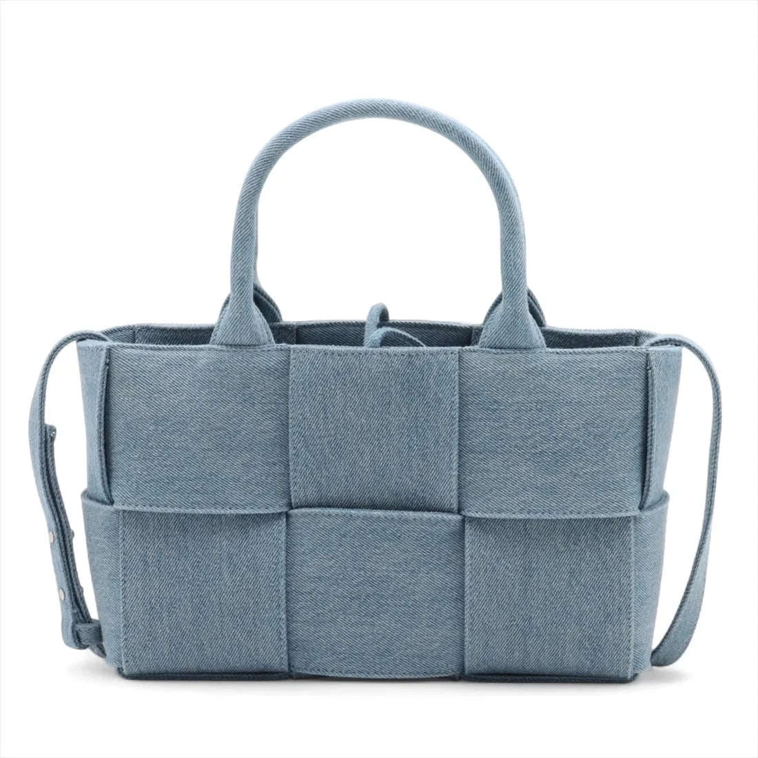 BOTTEGA VENETA THE ARCO TOTE DENIM 2 WAY HANDBAG: Bottega Veneta The Arco tote Denim 2 Way Handbag Brand: Bottega Veneta Type: Tote bag Material: Denim Color: Blue Size: Height:6.5inch Length:10.2inch Depth:3.7inch Handle height:4.5inch Shoulder