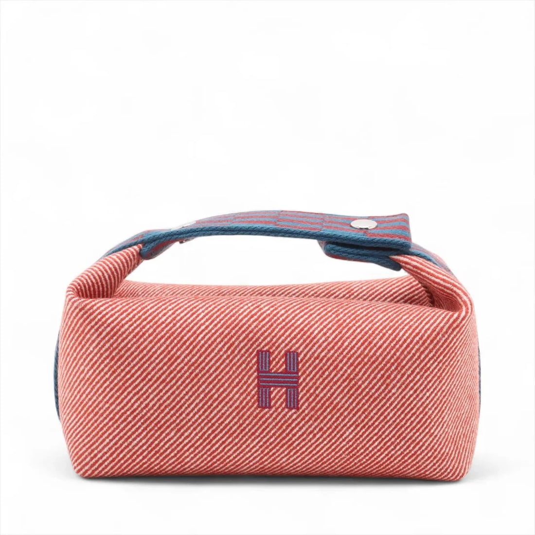 Hermes BRID A BLACK PM WOOL RED SILVER METAL FITTINGS: Hermes Brid A Black PM Wool Red Silver Metal Fittings Brand: Hermes Type: Hand bag Material: Wool Color: Red Size: Height:4.5inch Length:8.3inch Depth:4.7inch Handle height:1.6inch Accessories: N