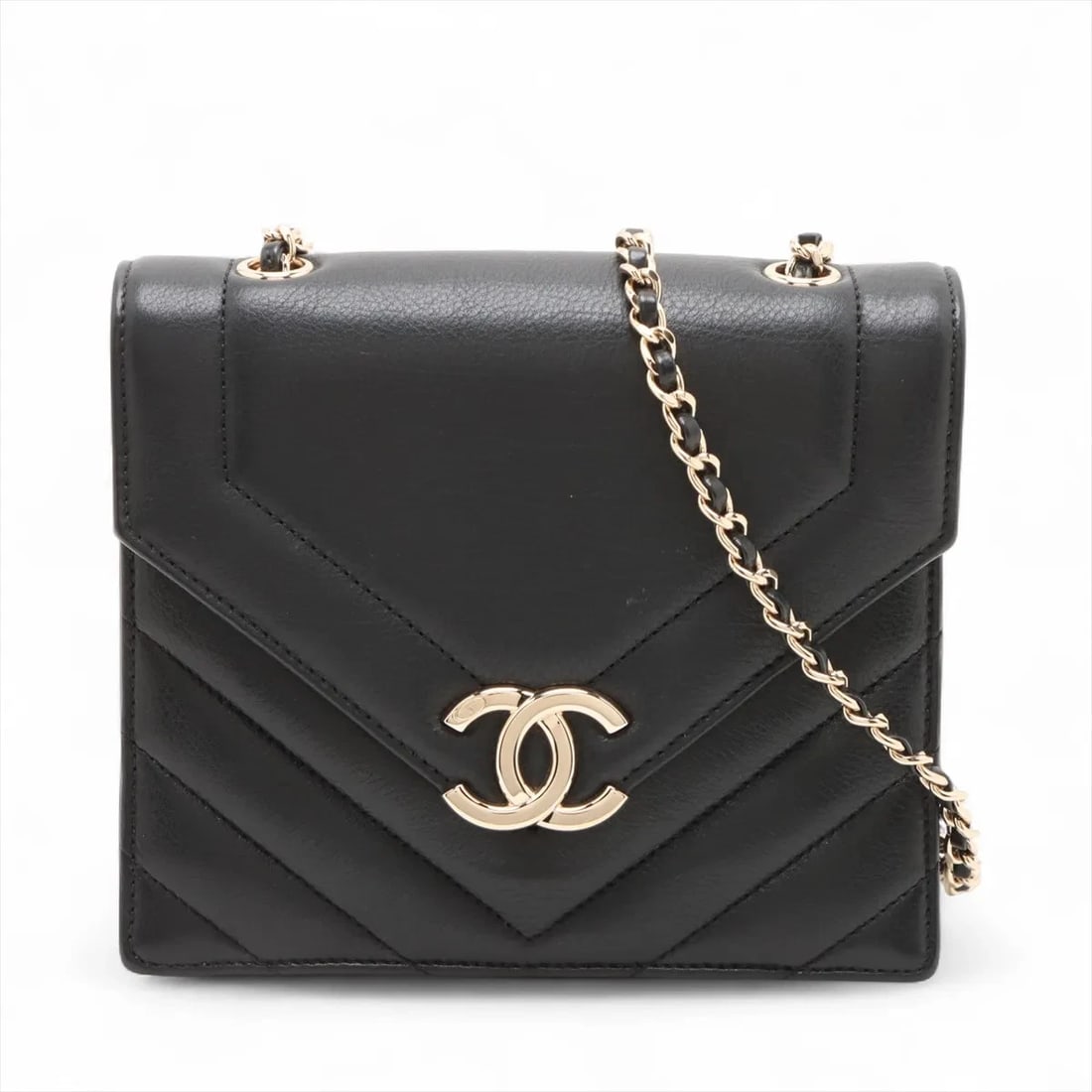 CHANEL V STITCH CALFSKIN SINGLE FLAP SINGLE CHAIN BAG: Chanel V Stitch Calfskin Single Flap Single Chain Bag Brand: Chanel Type: Shoulder bag Material: Calfskin Color: Black Size: Height:5.9inch Length:6.9inch Depth:3.1inch Shoulder