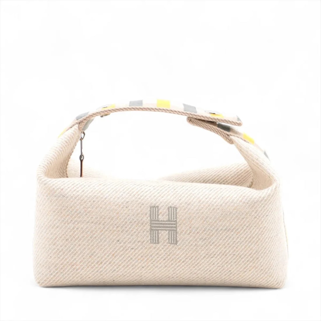 Hermes BRID A BLACK PM COTTON & WOOL BEIGE SILVER: Hermes Brid A Black PM Cotton & Wool Beige Silver Brand: Hermes Type: Hand bag Material: Cotton & Wool Color: Beige Size: Height:5.1inch Length:8.3inch Depth:4.5inch Handle height:2.4inch Accesso