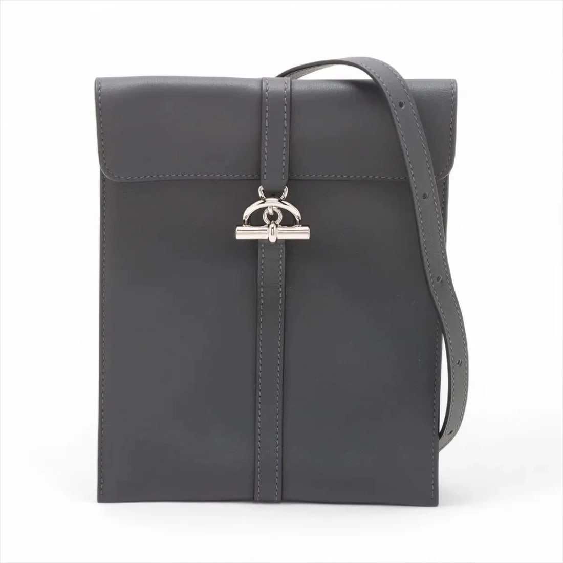 Hermes GLENAN TOGO VEAU SWIFT ARDOISE SILVER: Hermes Glenan Togo Veau Swift Ardoise Silver Brand: Hermes Type: Shoulder bag Material: Veau Swift Color: Ardoise Size: Height:7.5inch Length:5.9inch Depth:0.2inch Shoulder height:21.1inch 