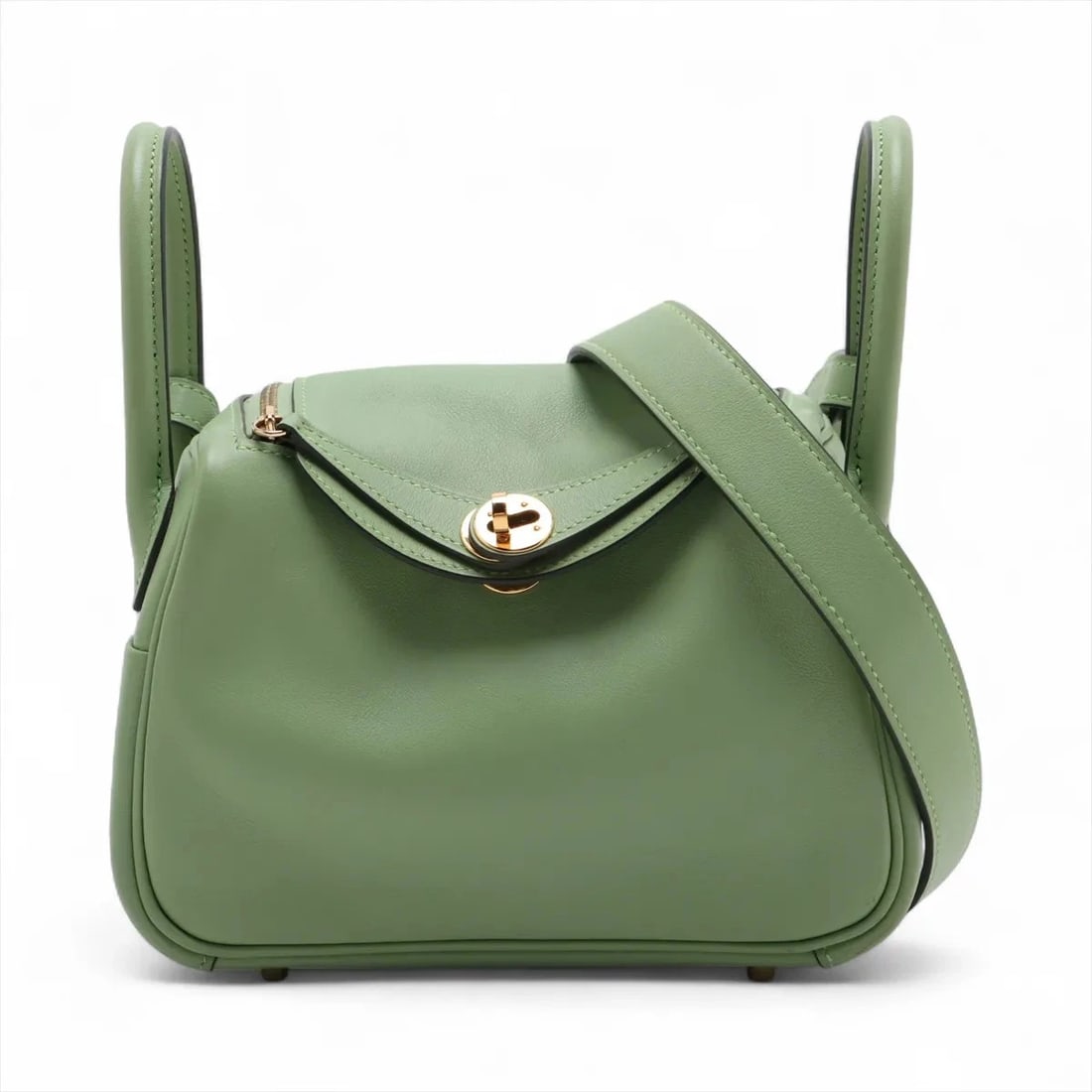 Hermes LINDY MINI 20 VEAU SWIFT VALE CRICKET GOLD: Hermes Lindy mini 20 Veau Swift Vale cricket Gold Brand: Hermes Type: Hand bag Material: Veau Swift Color: Vale cricket Size: Height:4.9inch Length:7.3inch Depth:3.3inch Handle height:2.8inch