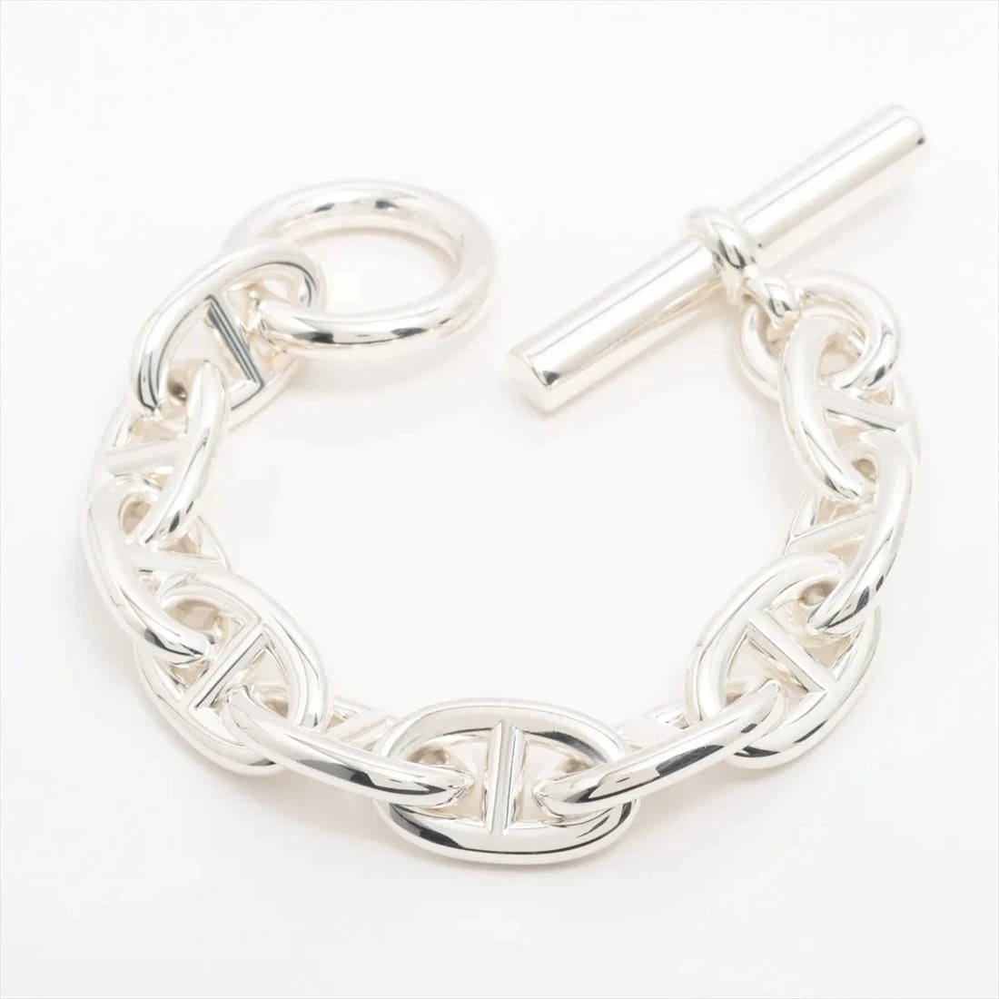 HERMES CHAÎNE D'ANCRE TGM BRACELET: Hermes Chaîne d'Ancre TGM Bracelet Brand: Hermes Type/Style: Bracelet Material: 925, Color: Silver Size: Bracelet length:14.5 Accessories: None Accessories Notice: When purchasing pre-owned