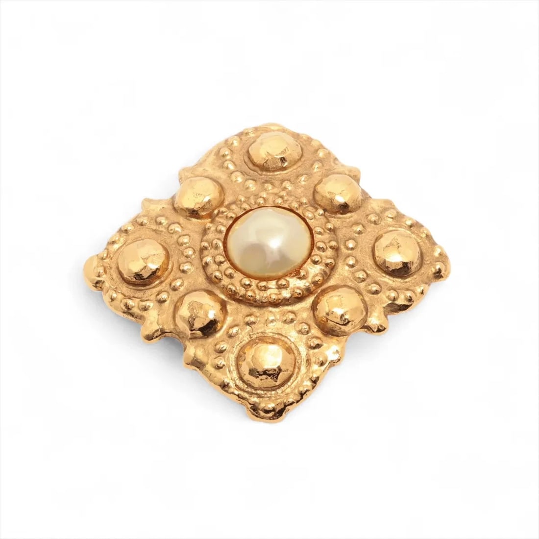 CHANEL BROOCH GP X IMITATION PEARL GOLD: Chanel Brooch GP x Imitation pearl Gold Brand: Chanel Type/Style: Brooch Material: GP x Imitation pearl, Color: Gold Size: None Accessories: None Accessories Notice: When purchasing pre-owned