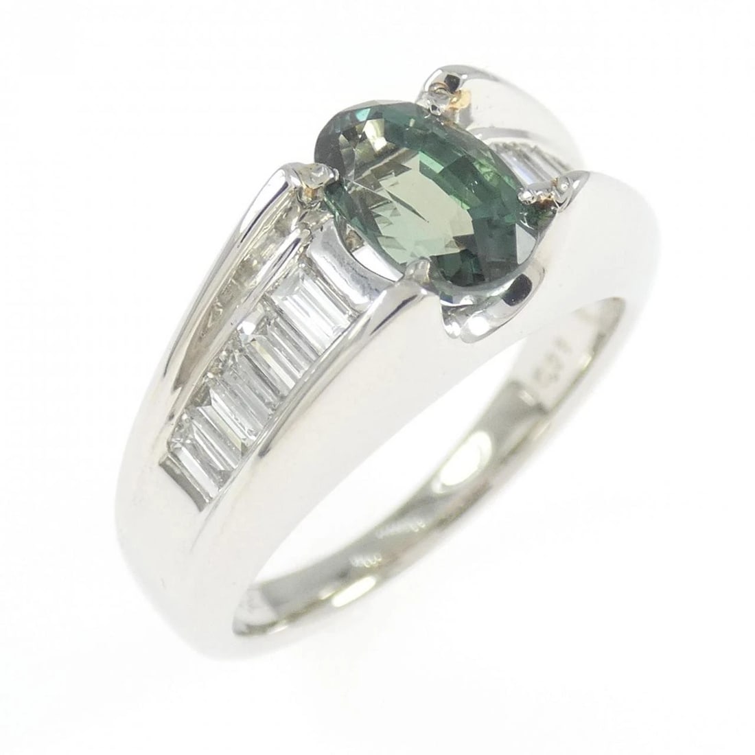 PT900 ALEXANDRITE RING: PT900 Alexandrite Ring Brand: Unbranded Type: alexandrite ring Material: 900 Platinum, Main Stone/Creation natural Color: White Gold Size: 7.25 US Accessories: None Accessories Notice: When