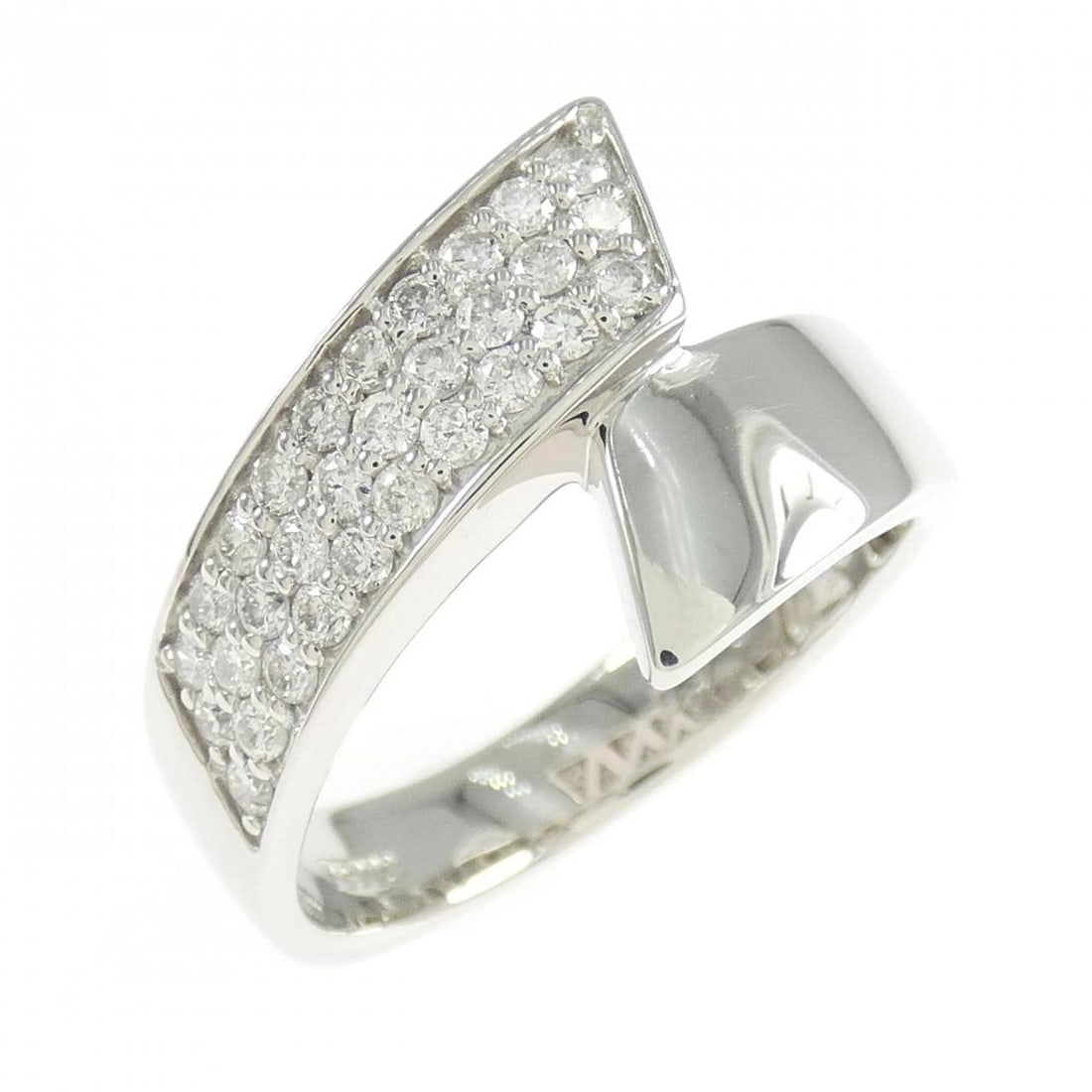 PT900 DIAMOND RING: PT900 Diamond Ring Brand: Unbranded Type: Ring Material: Platinum 900 Platinum, Main Stone/Creation Natural Color: None Size: 7.5-8 US Accessories: None Accessories Notice: When purchasing