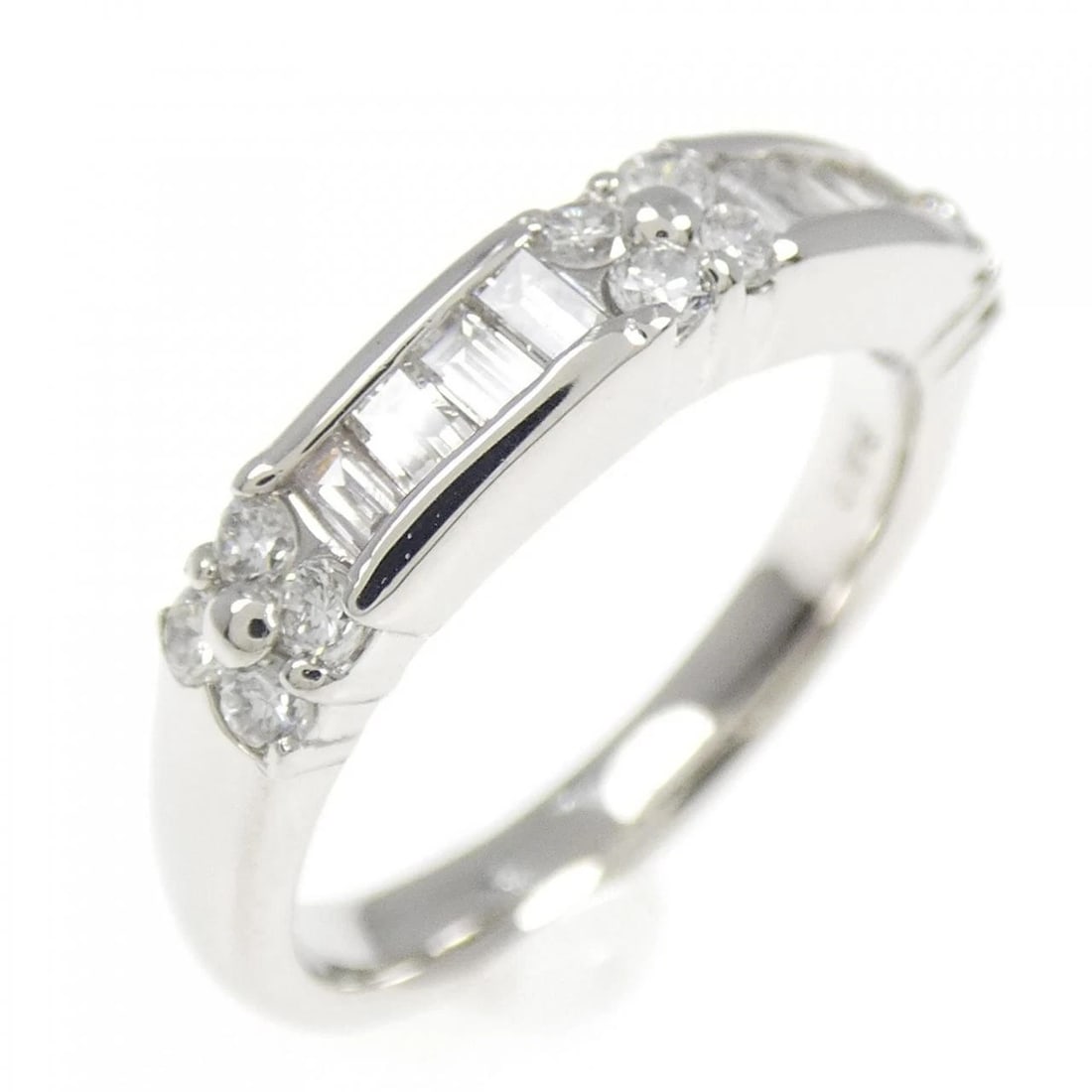 PT FLOWER DIAMOND RING: PT Flower Diamond Ring Brand: Unbranded Type: Ring Material: Platinum, Main Stone/Creation Natural Color: White Gold Size: 5.5 US Accessories: None Accessories Notice: When purchasing