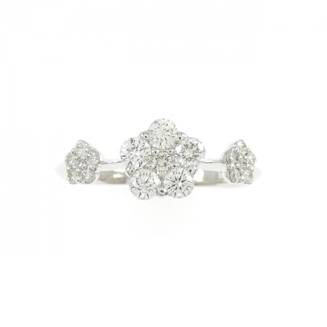 K18WG FLOWER DIAMOND RING: K18WG Flower Diamond Ring Brand: Unbranded Type: Ring Material: K18 White Gold, Main Stone/Creation Natural Color: WG Size: 6 US Accessories: None Accessories Notice: When purchasing pre-o