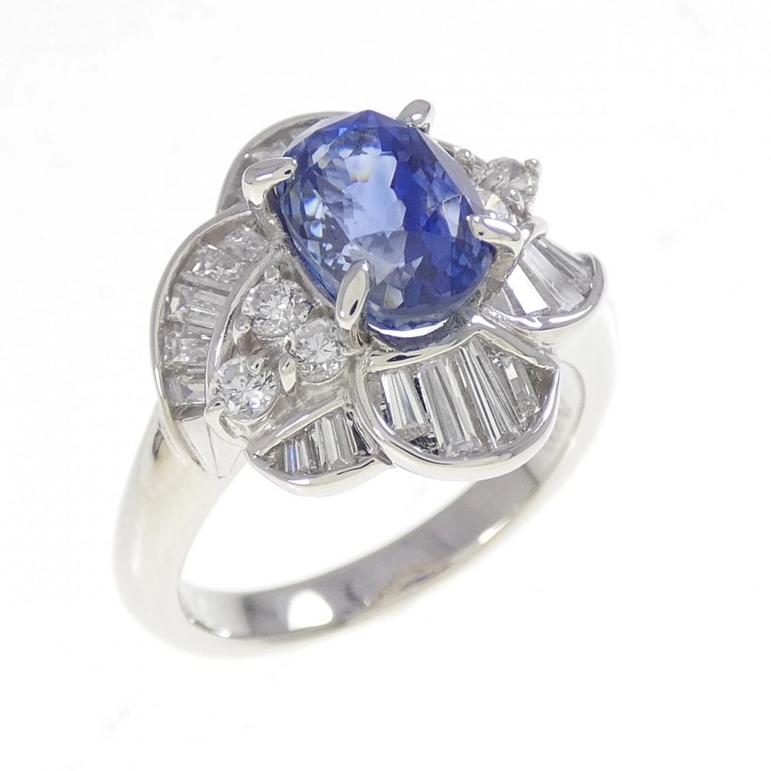 PT900 SAPPHIRE RING: PT900 Sapphire Ring Brand: Unbranded Type: Ring Material: Platinum 900 Platinum, Main Stone/Creation Sapphire Color: None Size: 6.5 US Accessories: None Accessories Notice: When purchasing