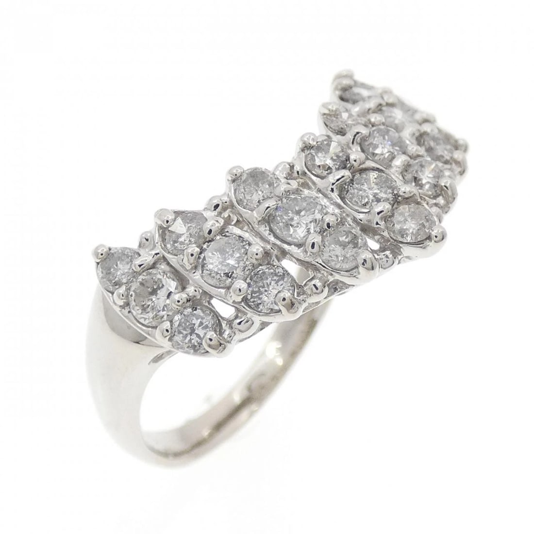 PT900 DIAMOND RING (1 of 3)