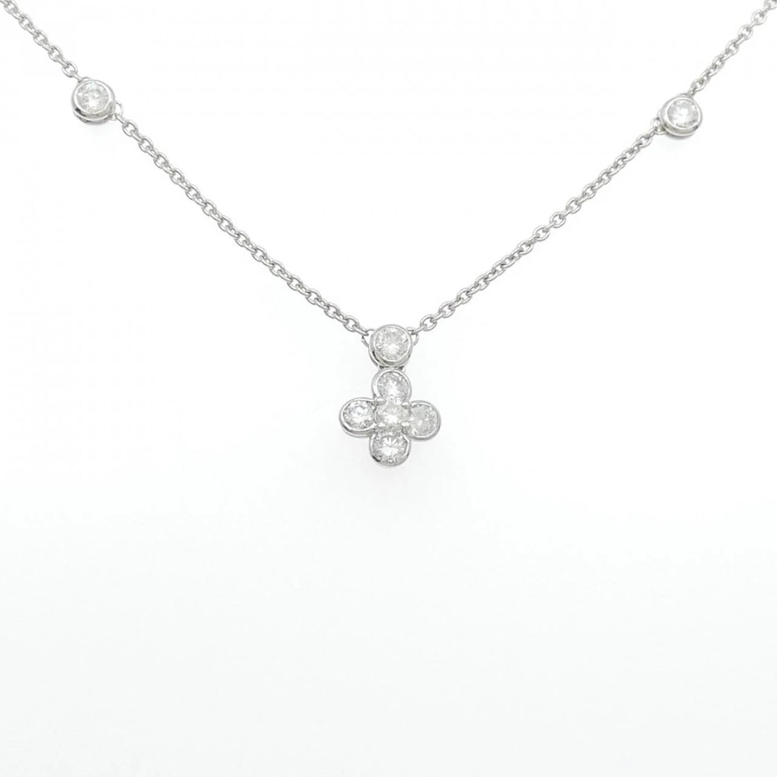 PT900 PT850 DIAMOND NECKLACE: PT900 PT850 Diamond Necklace Brand: Unbranded Type: Necklace Material: Platinum 900 Platinum Platinum 850, Main Stone/Creation Natural Color: White Gold Size: 41cm ActualSizePendant top H x W: