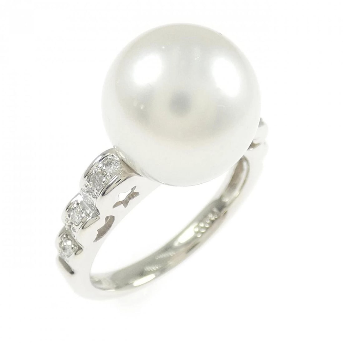 PT900 SOUTH SEA PEARL RING: PT900 South Sea Pearl Ring Brand: Unbranded Type: Ring Material: Platinum 900 Platinum, Color: None Size: 6.5 US Accessories: None Accessories Notice: When purchasing pre-owned goods, please