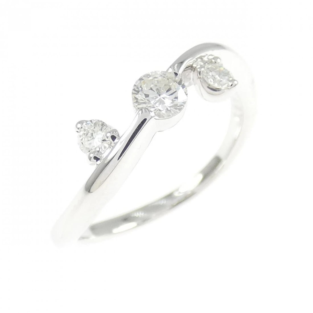 K18WG DIAMOND RING: K18WG Diamond Ring Brand: Unbranded Type: Ring Material: K18 White Gold, Main Stone/Creation natural Color: White Gold Size: 6.5 US Accessories: None Accessories Notice: When purchasing pr