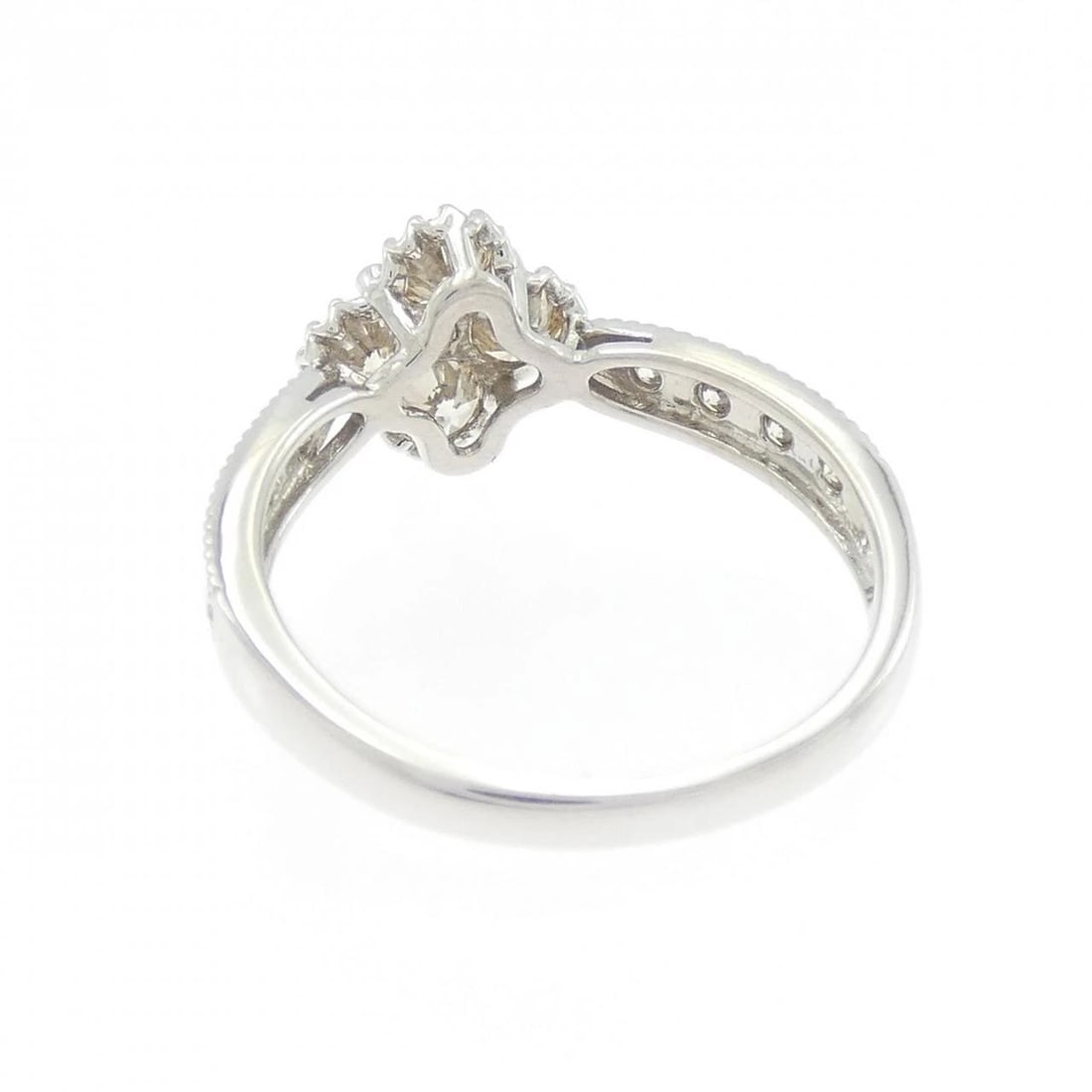 PT900 FLOWER DIAMOND RING - 3