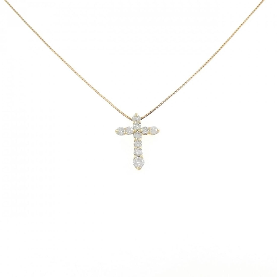 K18YG CROSS DIAMOND NECKLACE: K18YG Cross Diamond Necklace Brand: Unbranded Type: Necklace Material: K18 Yellow Gold, Main Stone/Creation Natural Color: Yellow Gold Size: 40cmActualSizePendant top H x W: 15.9mmx12.2mm