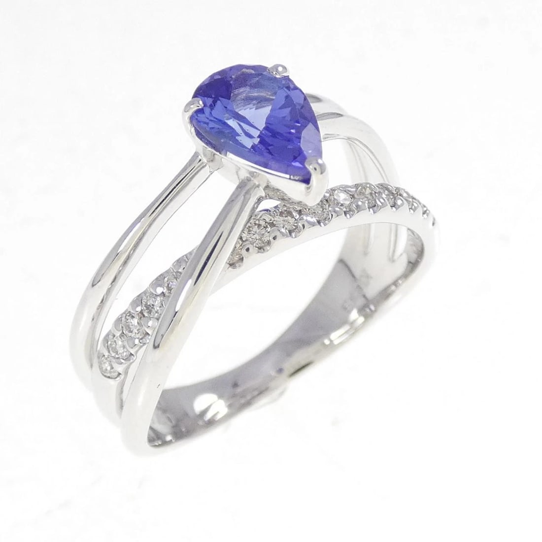 K18WG TANZANITE RING: K18WG Tanzanite Ring Brand: Unbranded Type: Ring Material: K18 White Gold, Main Stone/Creation Tanzanite Color: WG Size: 5.5 US Accessories: None Accessories Notice: When purchasing pre-owned