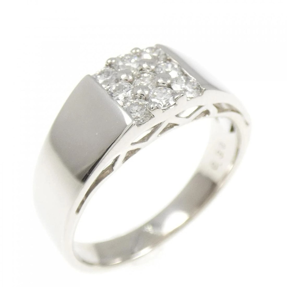 PT900 DIAMOND RING: PT900 Diamond Ring Brand: Unbranded Type: Ring Material: Platinum 900 Platinum, Main Stone/Creation Natural Color: White Gold Size: 5 US Accessories: None Accessories Notice: When purchasi