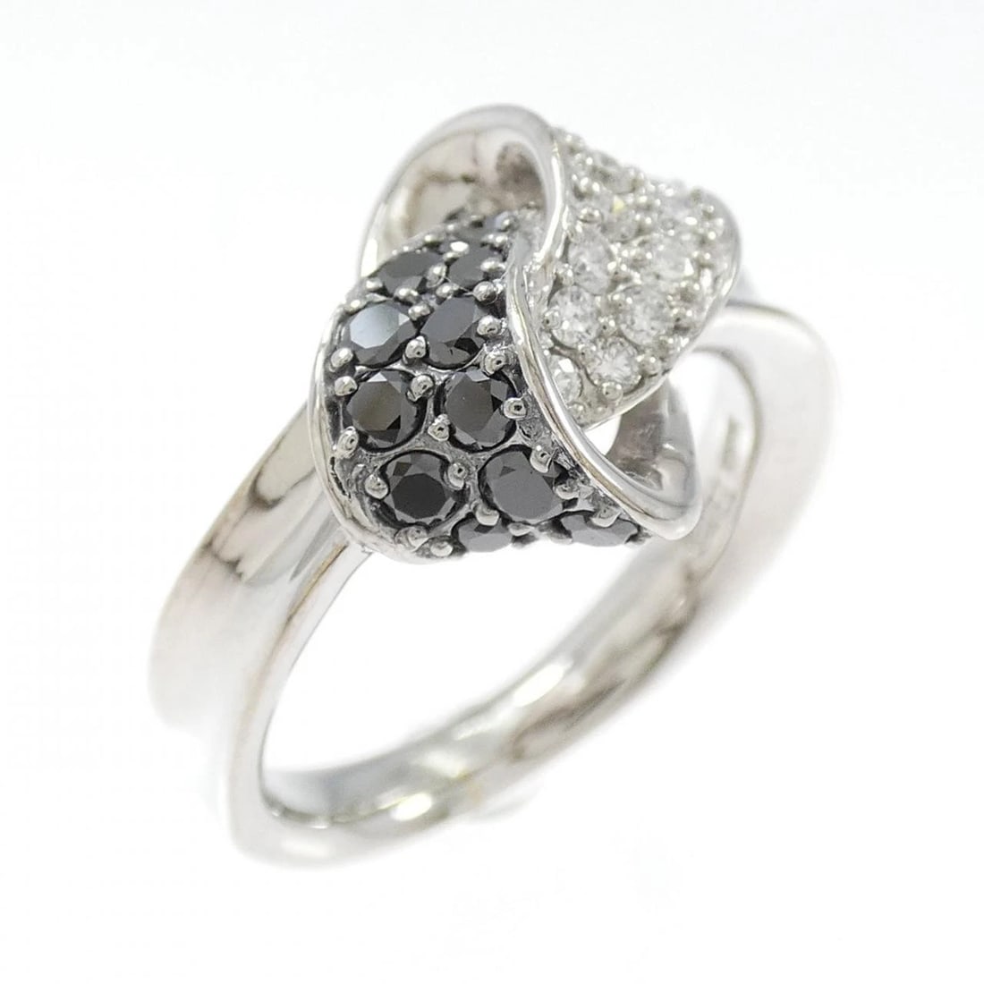 K18WG DIAMOND RING: K18WG Diamond Ring Brand: Unbranded Type: Ring Material: K18 White Gold, Main Stone/Creation Natural Color: White Gold Size: 7 ( US size) Accessories: None Accessories Notice: When purchasing