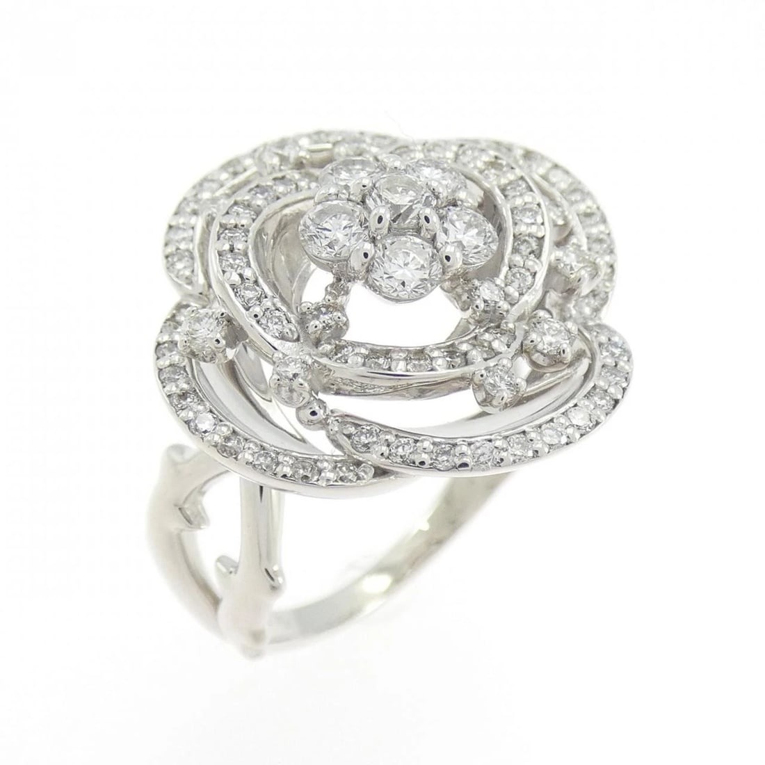 PONTE VECCHIO ROSE RING: Ponte Vecchio Rose Ring Brand: Ponte Vecchio Type: Ring Material: K18 White Gold, Main Stone/Creation Natural Color: White Size: 6 (US size) Accessories: None Accessories Notice: When