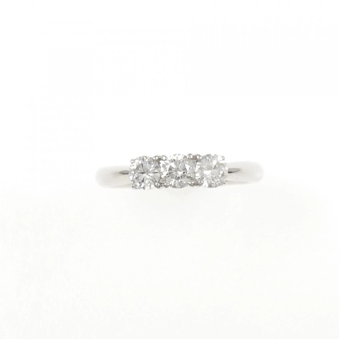 PT900 3 STONE DIAMOND RING - 2
