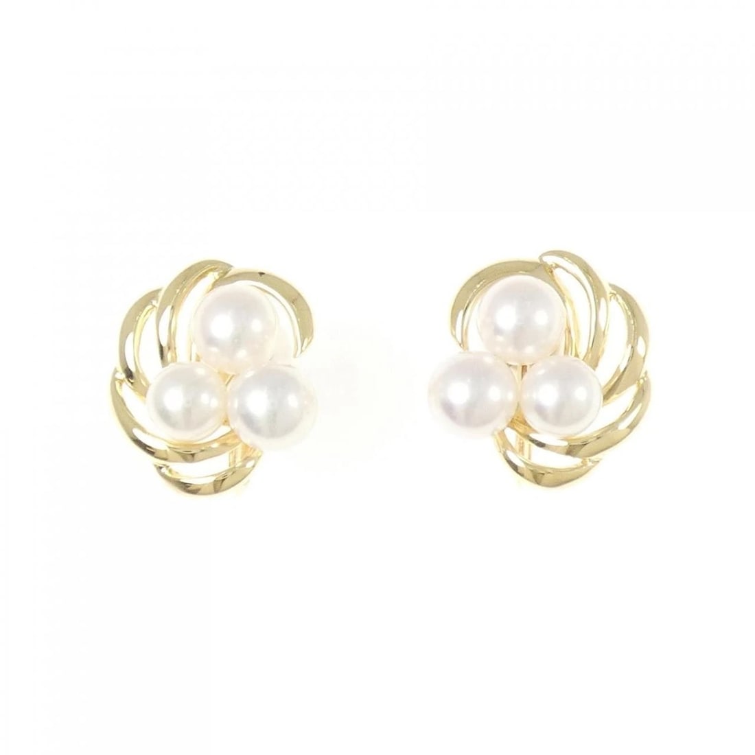 MIKIMOTO AKOYA PEARL EARRINGS: MIKIMOTO Akoya Pearl Earrings Brand: MIKIMOTO Type: Earrings Material: K18 Yellow Gold, Main Stone/Creation Akoya Pearl Color: Yellow Gold Size: ActualSize HxW: 18.5mmx17.5mm Accessories:
