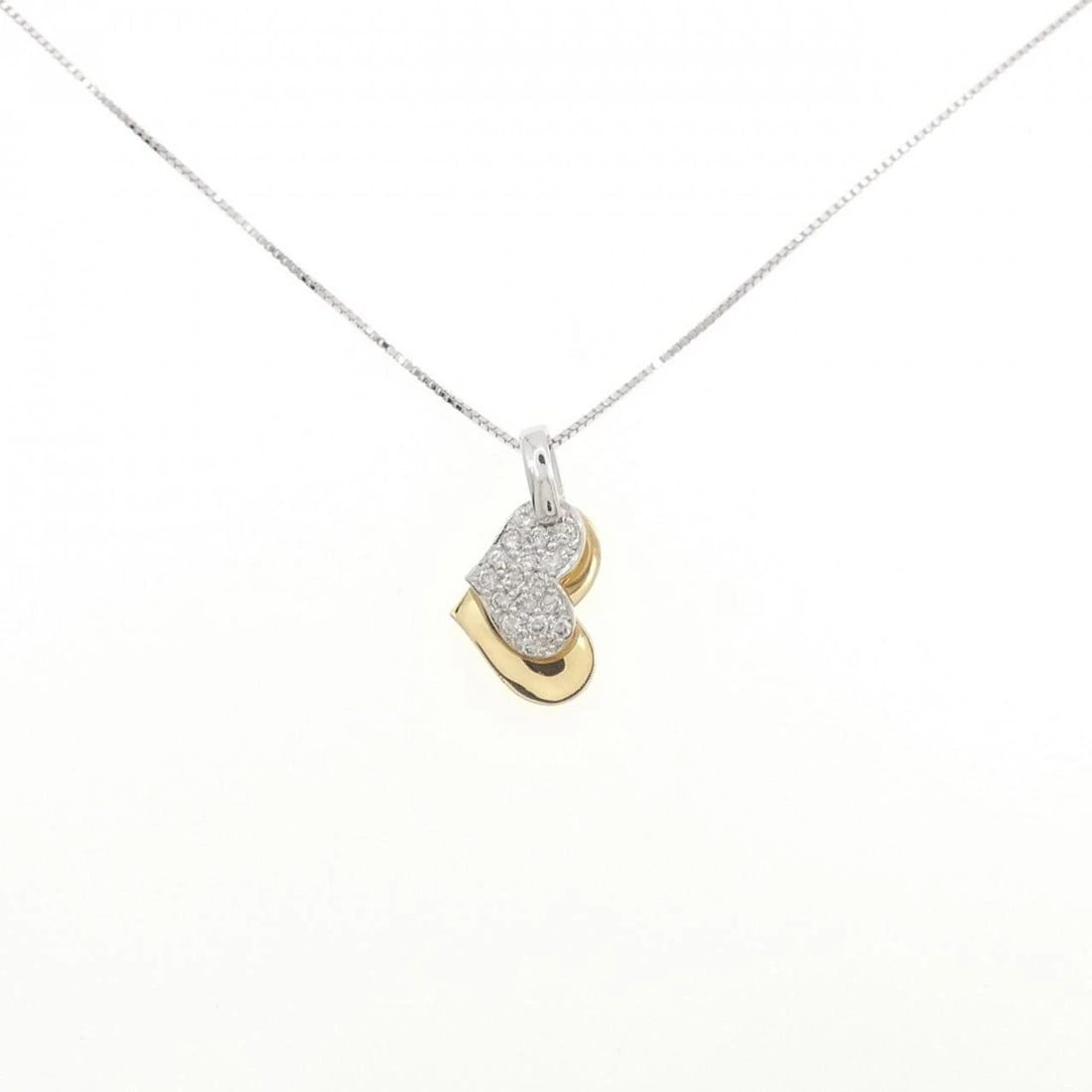 K18YG K18WG HEART DIAMOND NECKLACE: K18YG K18WG Heart Diamond Necklace Brand: Unbranded Type: Necklace Material: K18 Yellow Gold K18 White Gold, Main Stone/Creation Natural Color: YG Size: 40cmActualSize Pendant top H x W: