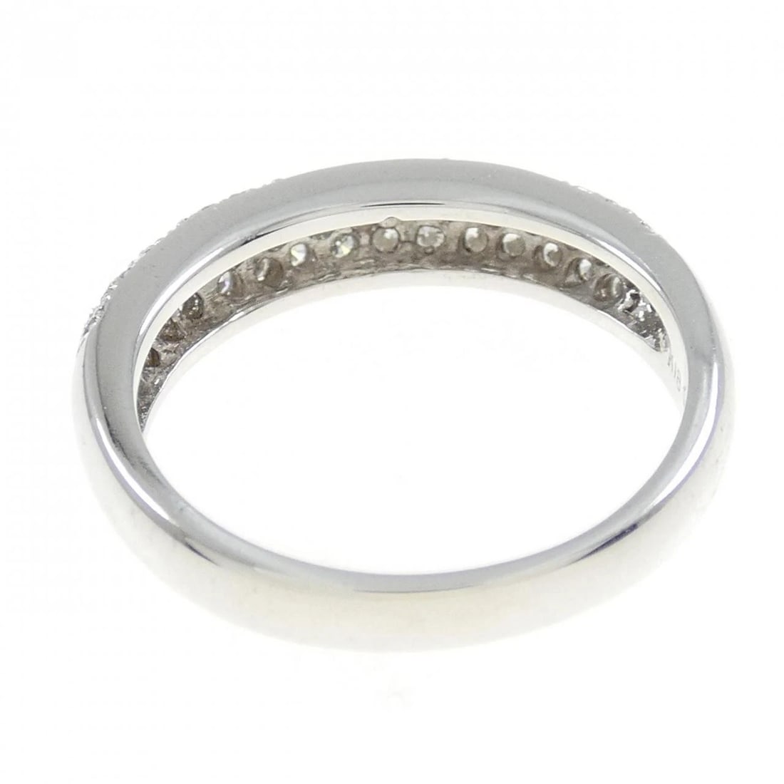 K18WG PAVE DIAMOND RING: K18WG Pave Diamond Ring Brand: Unbranded Type: Ring Material: K18 White Gold, Main Stone/Creation Natural Color: White Gold Size: 5.5 -6 ( US size) Accessories: None Accessories Notice: When