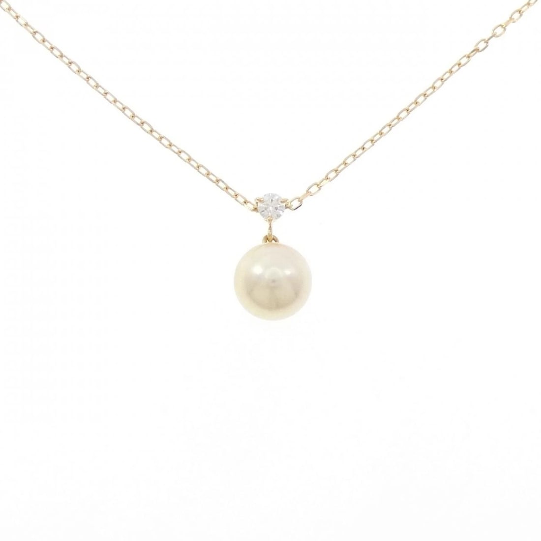 MIKIMOTO AKOYA PEARL NECKLACE: MIKIMOTO Akoya Pearl Necklace Brand: MIKIMOTO Type: Necklace Material: K18 Yellow Gold, Main Stone/Creation Akoya Pearl Color: Yellow Gold Size: ActualSize Pendant top H x W: 14.5mmx8.1mm