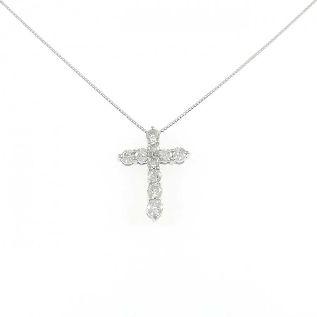 K18WG CROSS DIAMOND NECKLACE: K18WG Cross Diamond Necklace Brand: Unbranded Type: Necklace Material: K18 White Gold, Main Stone/Creation Natural Color: WG Size: 45cmActualSize Pendant top H x W: 16.3mmx12.5mm Chain Max. W: