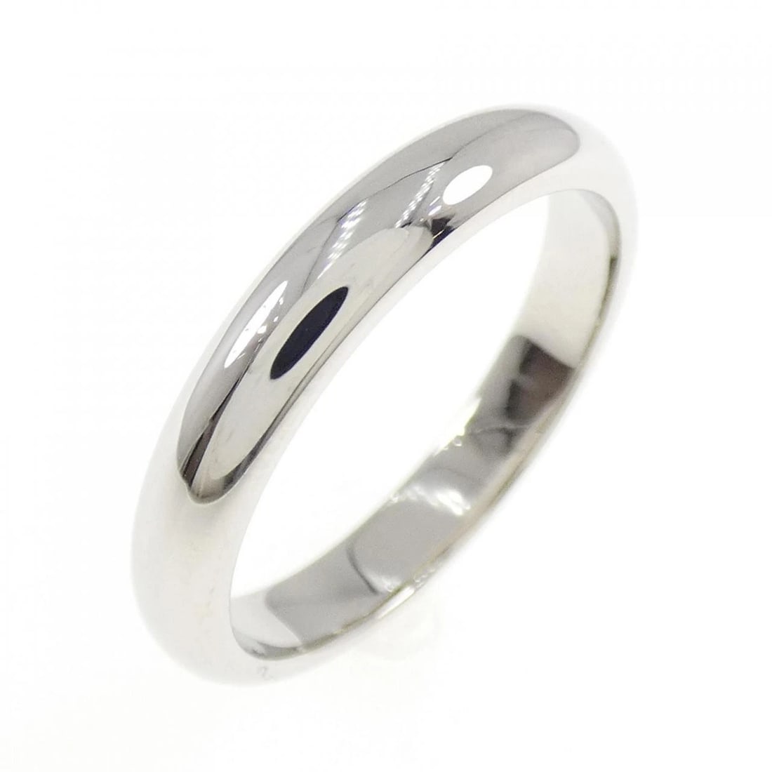 CARTIER WEDDING RING: Cartier wedding Ring Brand: Cartier Type: Ring Material: Platinum 950, Color: White Size: 7.5 (US size) Accessories: None Accessories Notice: When purchasing pre-owned goods, please refer