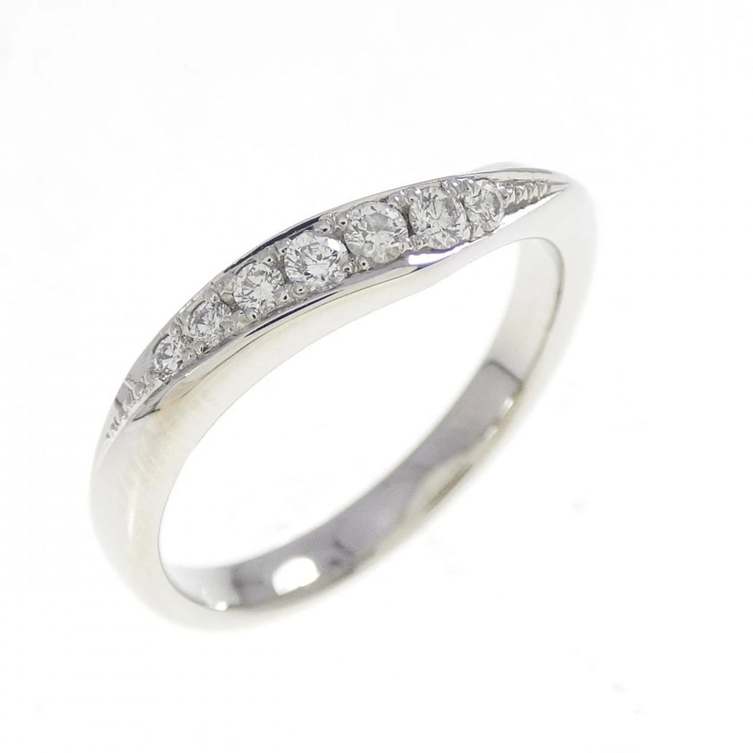 PT900 DIAMOND RING: PT900 Diamond Ring Brand: Unbranded Type: Ring Material: Platinum 900 Platinum, Main Stone/Creation Natural Color: White Gold Size: 5.5 US Accessories: None Accessories Notice: When