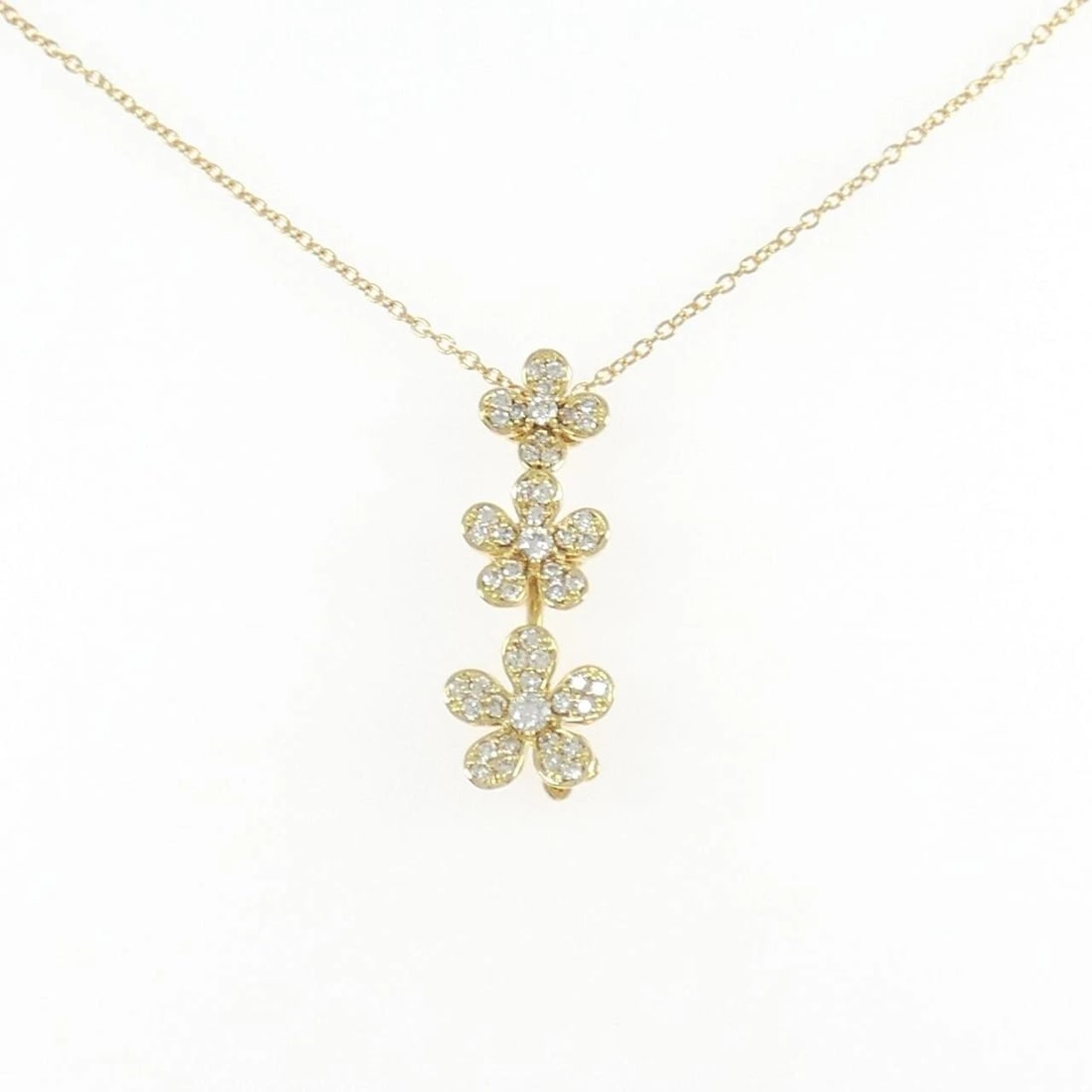 PONTE VECCHIO FLOWER NECKLACE: Ponte Vecchio Flower Necklace Brand: Ponte Vecchio Type: Necklace Material: K18 Yellow Gold, Main Stone/Creation Natural Color: yellow gold Size: 36 40cmActualSize Pendant top H x W: