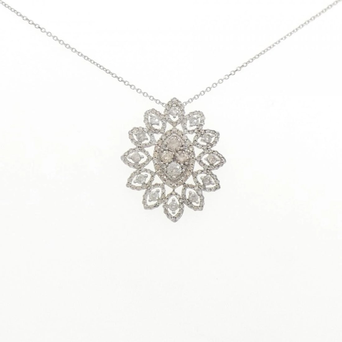 K18WG DIAMOND NECKLACE: K18WG Diamond Necklace Brand: Unbranded Type: Necklace Material: K18 White Gold, Main Stone/Creation Natural Color: WG Size: 46cmActualSize Pendant top H x W: 25.8mmx21.7mm Chain Max. W: 1.0mm