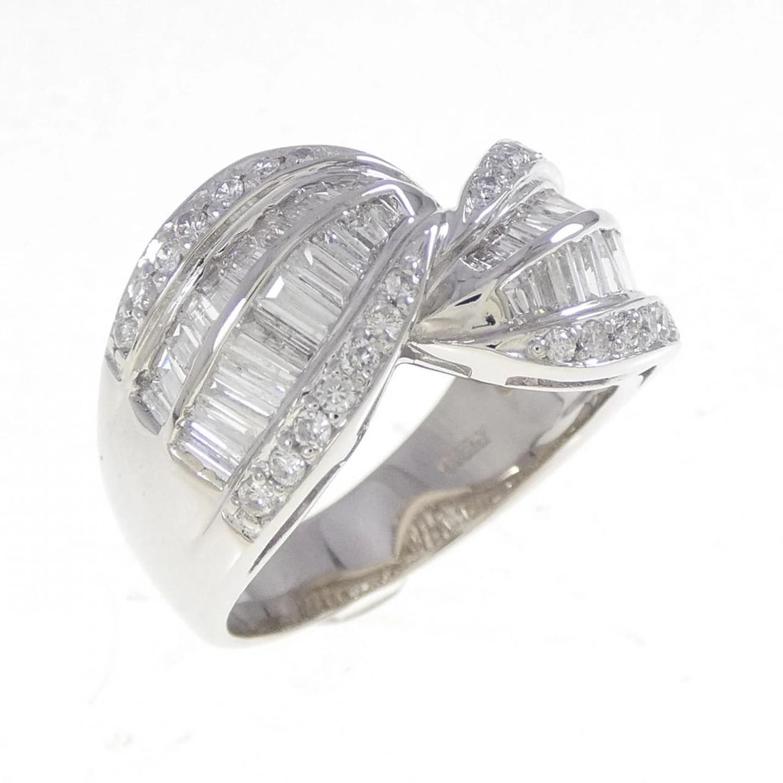 PT900 DIAMOND RING: PT900 Diamond Ring Brand: Unbranded Type: Ring Material: Platinum 900 Platinum, Main Stone/Creation Natural Color: None Size: 6.5 US Accessories: None Accessories Notice: When purchasing p
