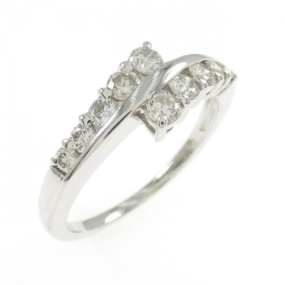 PT900 DIAMOND RING: PT900 Diamond Ring Brand: Unbranded Type: Ring Material: Platinum 900 Platinum, Main Stone/Creation Natural Color: Silver Size: 6-6.5 ( US size) Accessories: None Accessories Notice: When