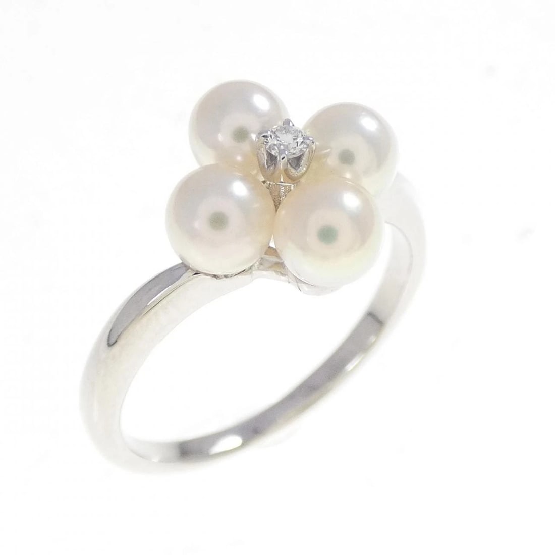 MIKIMOTO AKOYA PEARL RING: MIKIMOTO Akoya Pearl Ring Brand: MIKIMOTO Type: Ring Material: K18 White Gold, Color: White Size: 4-4.5 (US size) Accessories: None Accessories Notice: When purchasing pre-owned goods, please