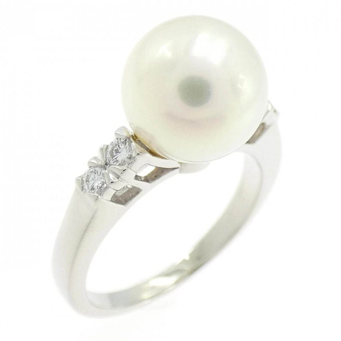 MIKIMOTO AKOYA PEARL RING: MIKIMOTO Akoya Pearl Ring Brand: MIKIMOTO Type: Ring Material: Platinum 950, Main Stone/Creation Natural Color: White Size: 4.5-5 (US size) Accessories: None Accessories Notice: When