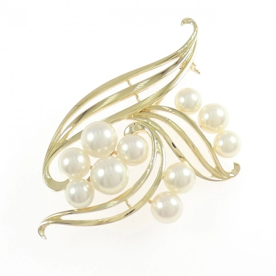 MIKIMOTO AKOYA PEARL BROOCH: Mikimoto Akoya Pearl Brooch Brand: MIKIMOTO Type: Pendant Brooch Material: K18 Yellow Gold, Main Stone/Creation Akoya Pearl Color: Yellow Gold Size: ActualSize HxW: 55.5mmx36.2mm Accessories: