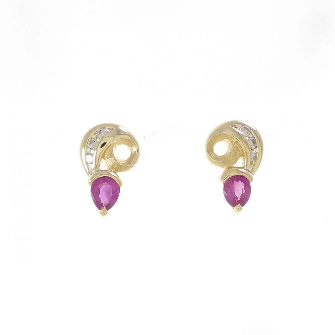 K18YG K18WG RUBY EARRINGS: K18YG K18WG Ruby Earrings Brand: Unbranded Type: Earrings Material: K18 Yellow Gold K18 White Gold, Color: YG Size: ActualSize HxW: 11.8mmx7.5mm Accessories: None Accessories Notice: When