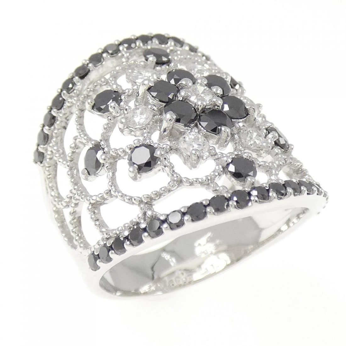 K18WG DIAMOND RING: K18WG Diamond Ring Brand: Unbranded Type: Ring Material: K18 White Gold, Main Stone/Creation Natural Color: WG Size: 6.5-7 US Accessories: None Accessories Notice: When purchasing pre-owned