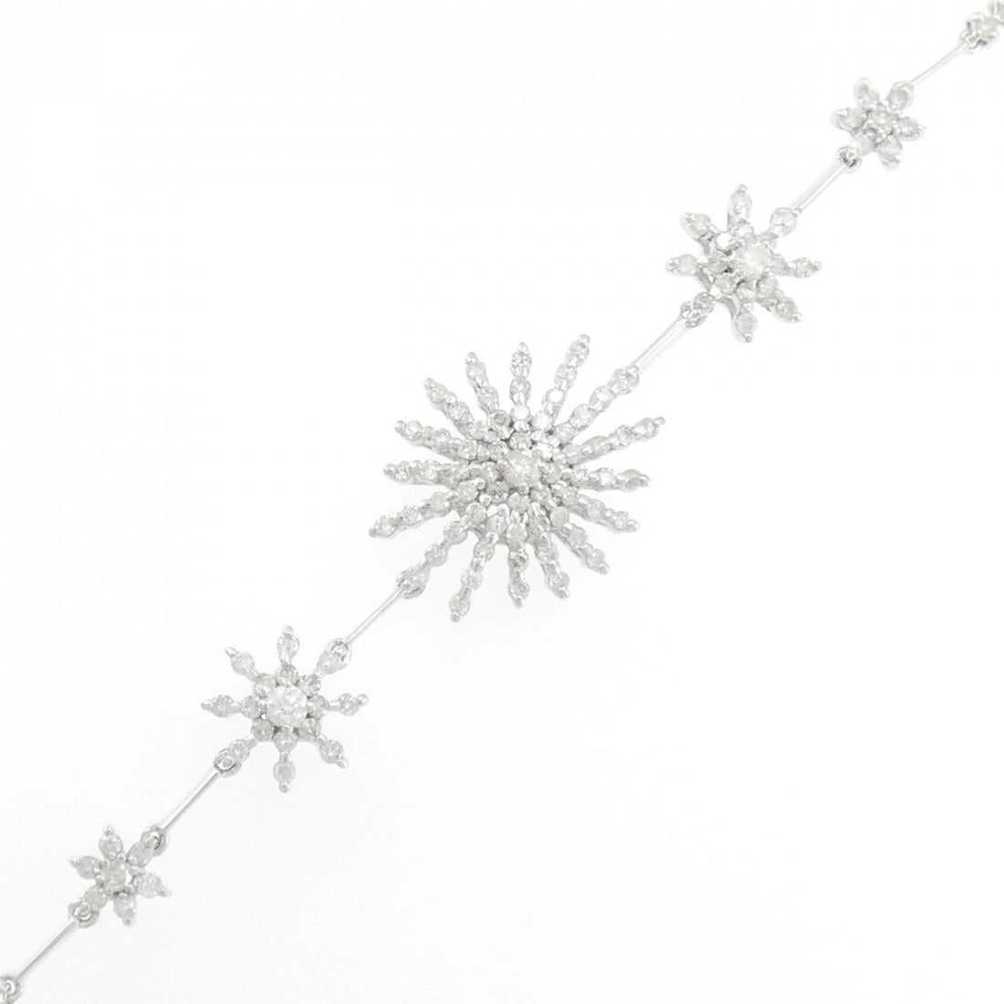 K14WG DIAMOND BRACELET: K14WG Diamond Bracelet Brand: Unbranded Type: Bracelet Material: K14 White Gold, Main Stone/Creation natural Color: White Gold Size: 17.5cm ActualSize Max W: 15.3mm Accessories: None