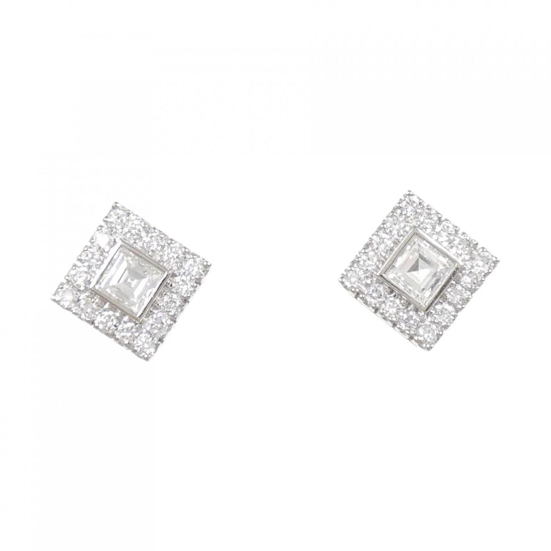 PT900 DIAMOND EARRINGS: PT900 Diamond Earrings Brand: Unbranded Type: Earrings Material: Platinum 900 Platinum, Main Stone/Creation Natural Color: White Gold Size: ActualSize HxW: 11.6mmx11.6mm Accessories: None