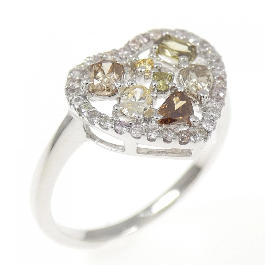 750WG HEART DIAMOND RING: 750WG Heart Diamond Ring Brand: Unbranded Type: Ring Material: 750 White Gold, Main Stone/Creation natural Color: White Gold Size: 6-6.5 US Accessories: None Accessories Notice: When