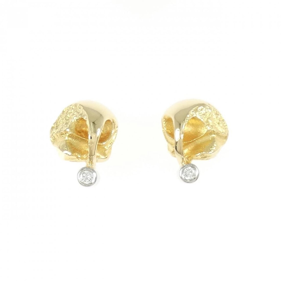 750YG 750WG DIAMOND EARRINGS: 750YG 750WG Diamond Earrings Brand: Unbranded Type: Earrings Material: 750 Yellow Gold 750 White Gold, Main Stone/Creation Natural Color: Yellow Gold Size: HxW: 12.1mmx9.6mm Accessories: None